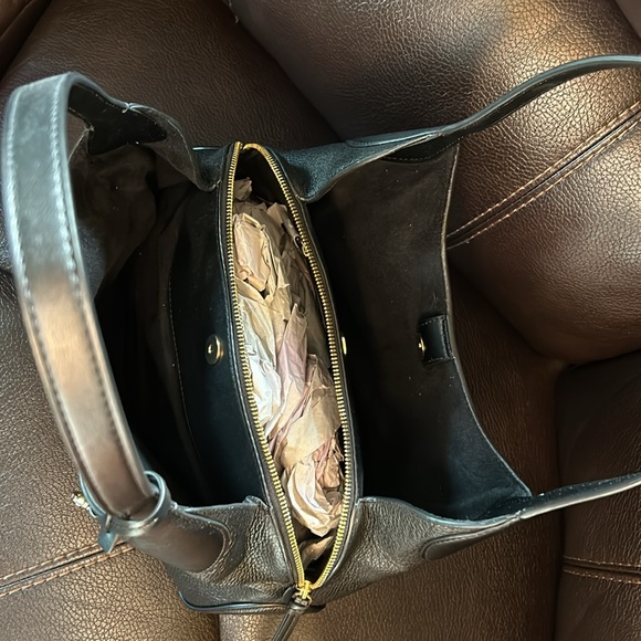 Michael Kors black shoulder bag, 2 side pockets and center zip - Picture 3 of 4